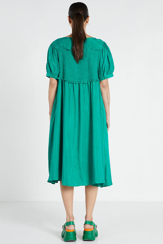 Bohemian Traders Shirred Midi Dress || Emerald