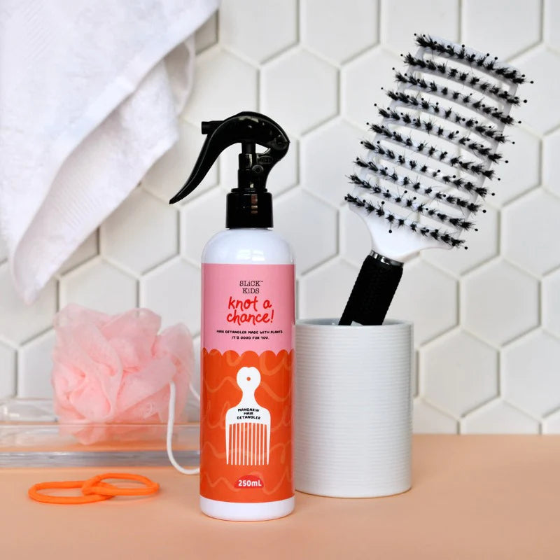 No Nasties Slick Kids Hair Detangling Spray in Mandarin and Grape 250ml