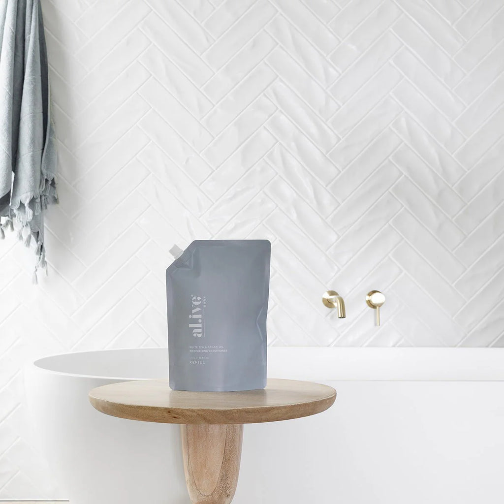 Al.ive Body 1 Ltr Moisturising Conditioner Refill- White Tea & Argan Oil