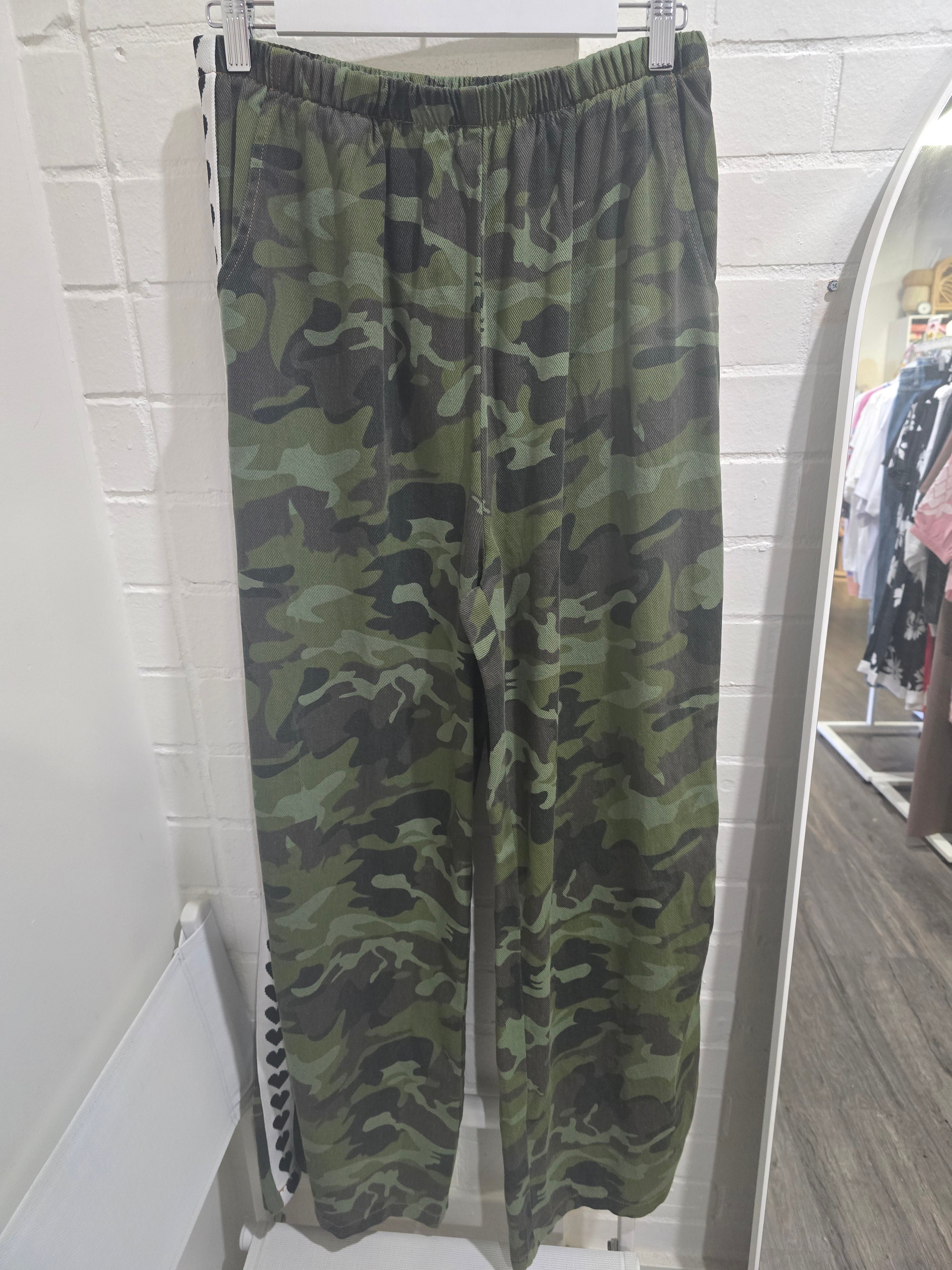 By Frankie Camo With Black Heart Racer