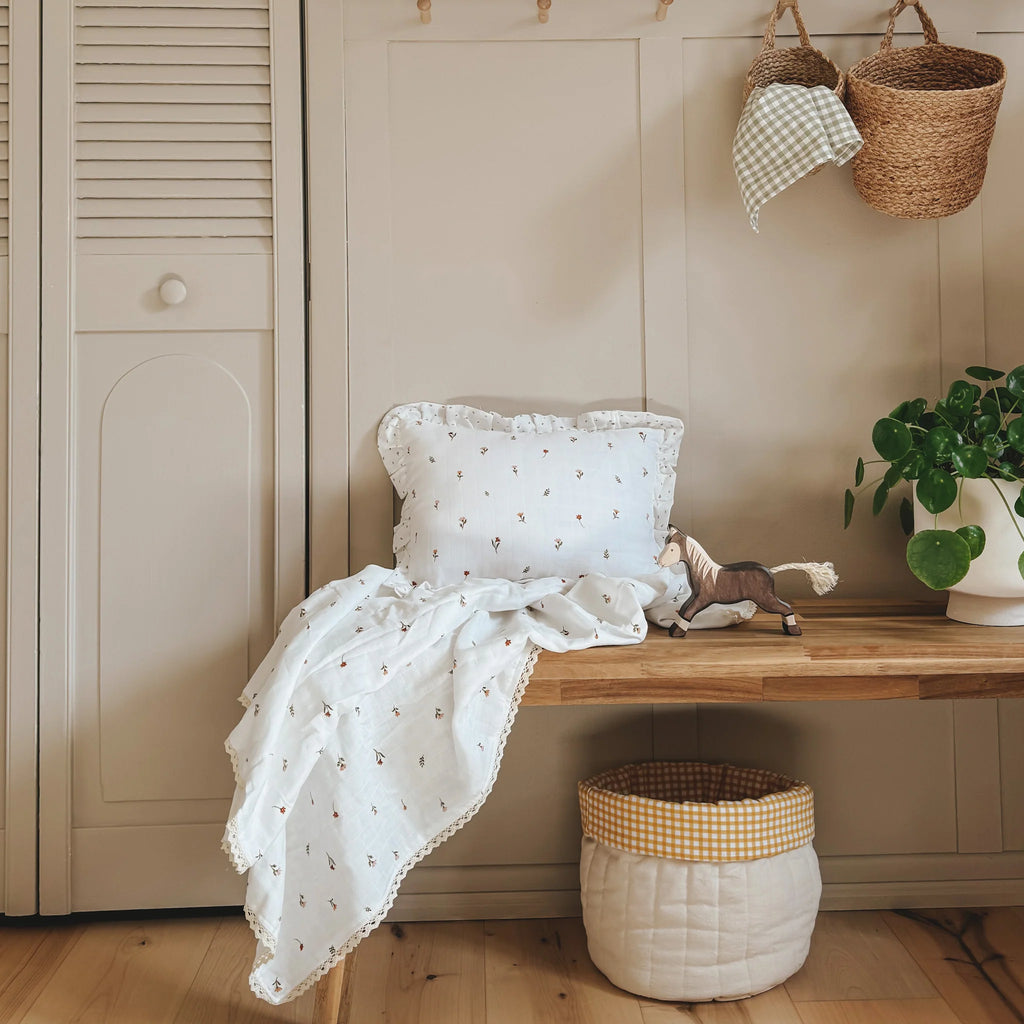 Fledge & Thread Cushion
