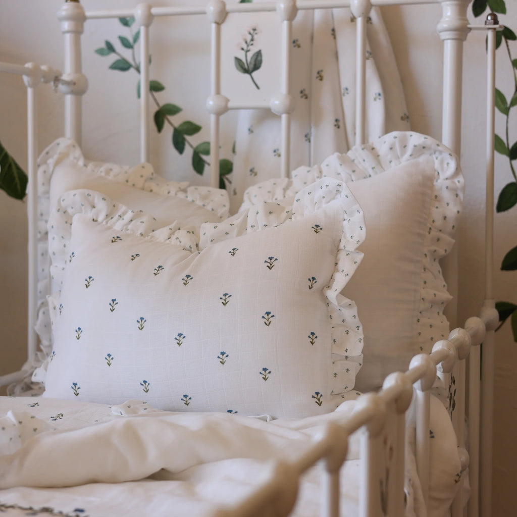 Fledge & Thread Cushion
