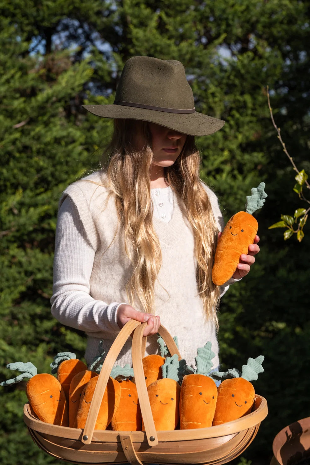 Nana Huchy Curtis Carrot - The Caring Friend