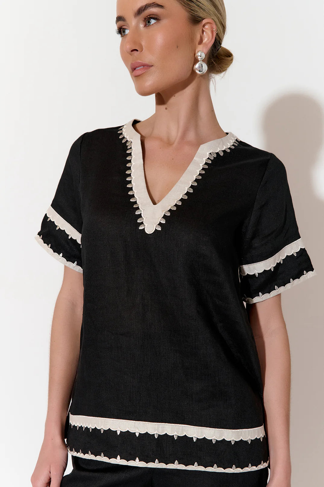 Archer Applique Linen Top (Black)