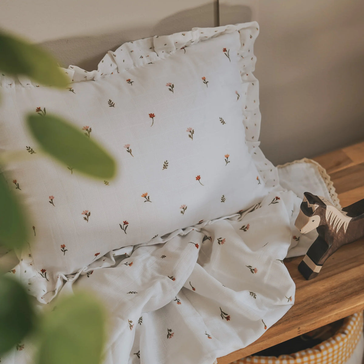 Fledge & Thread Cushion