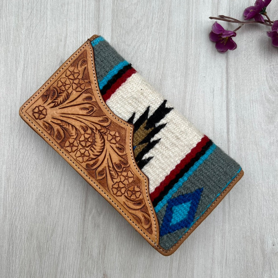 The Design Edge White Saddle Blanket Slim Wallet with Tooled Leather