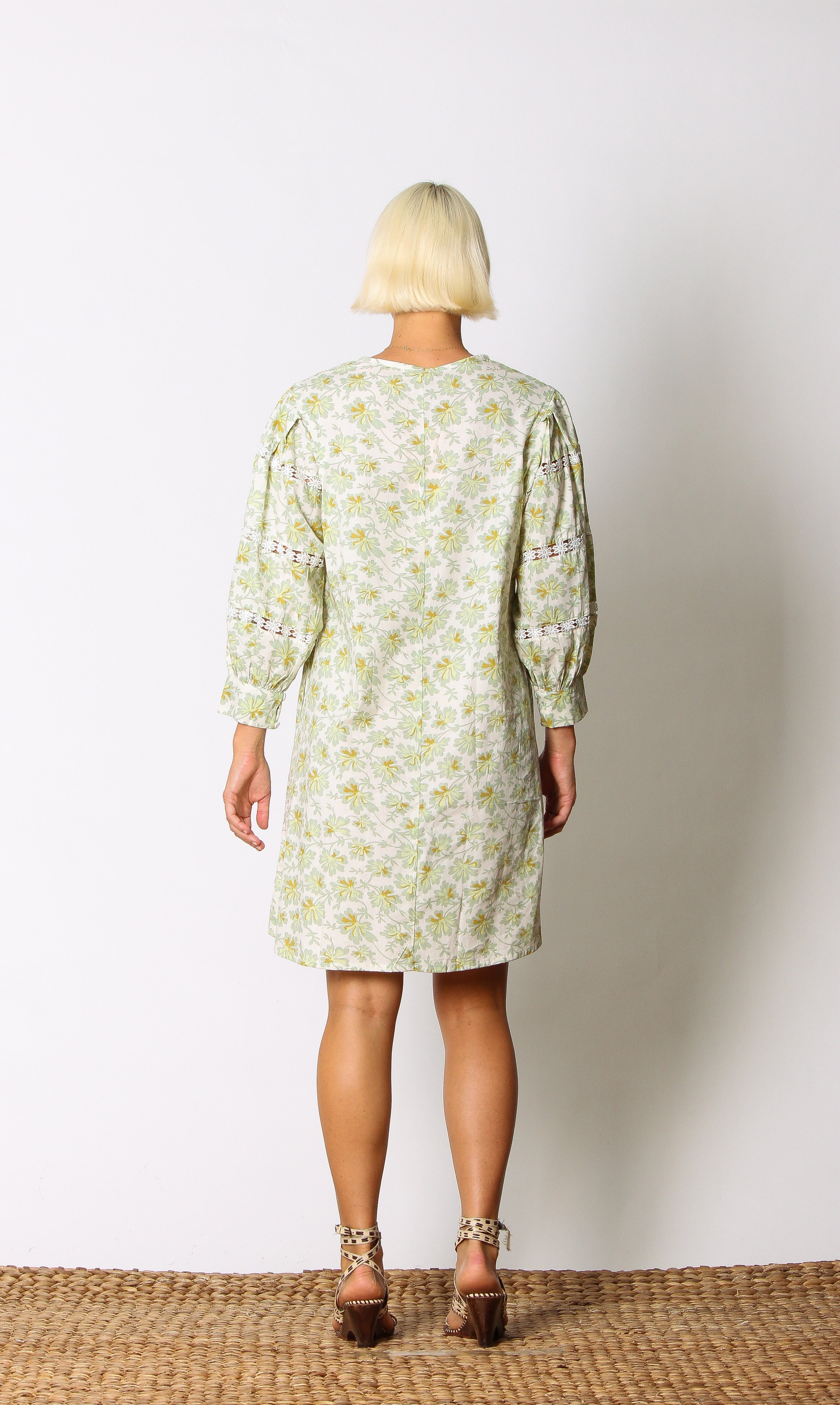 Honeysuckle Beach - Pedro