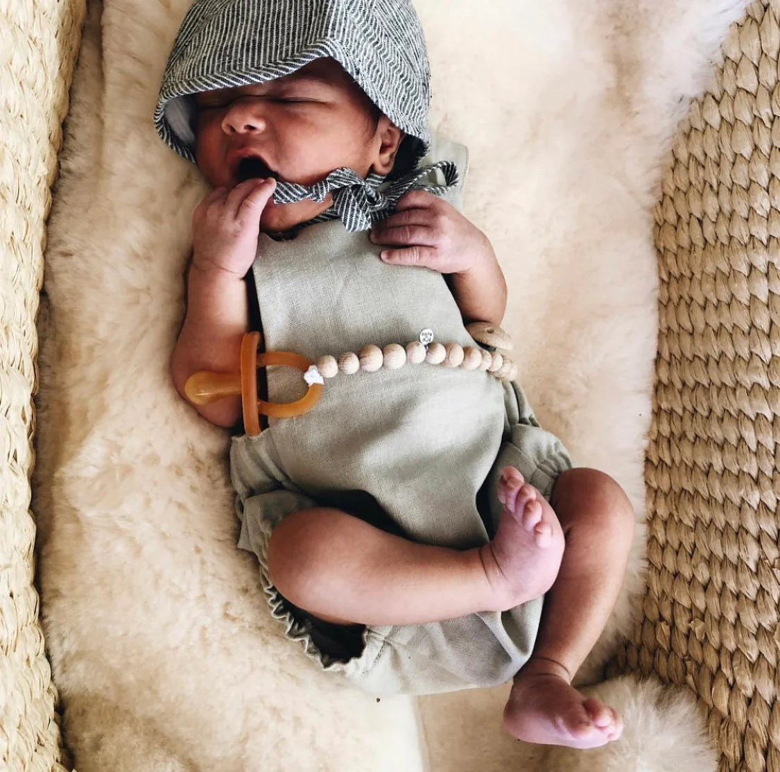 Twin Round Natural Rubber Soother | Dummy in Reusable Case