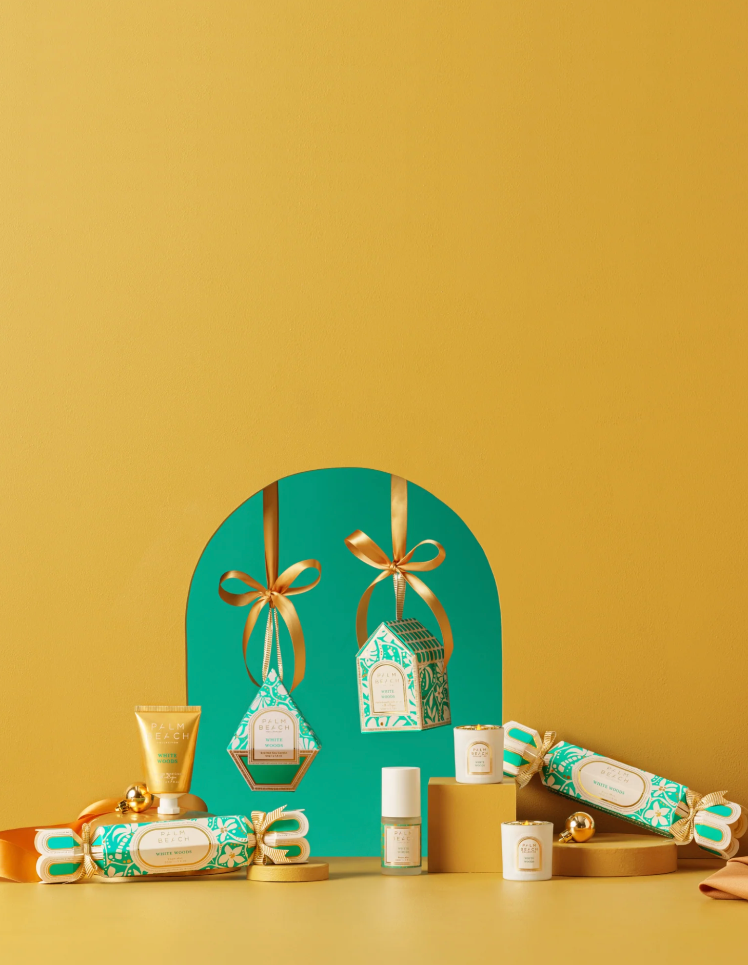 Palm Beach Collection White Woods Hanging Bauble Candle 50g