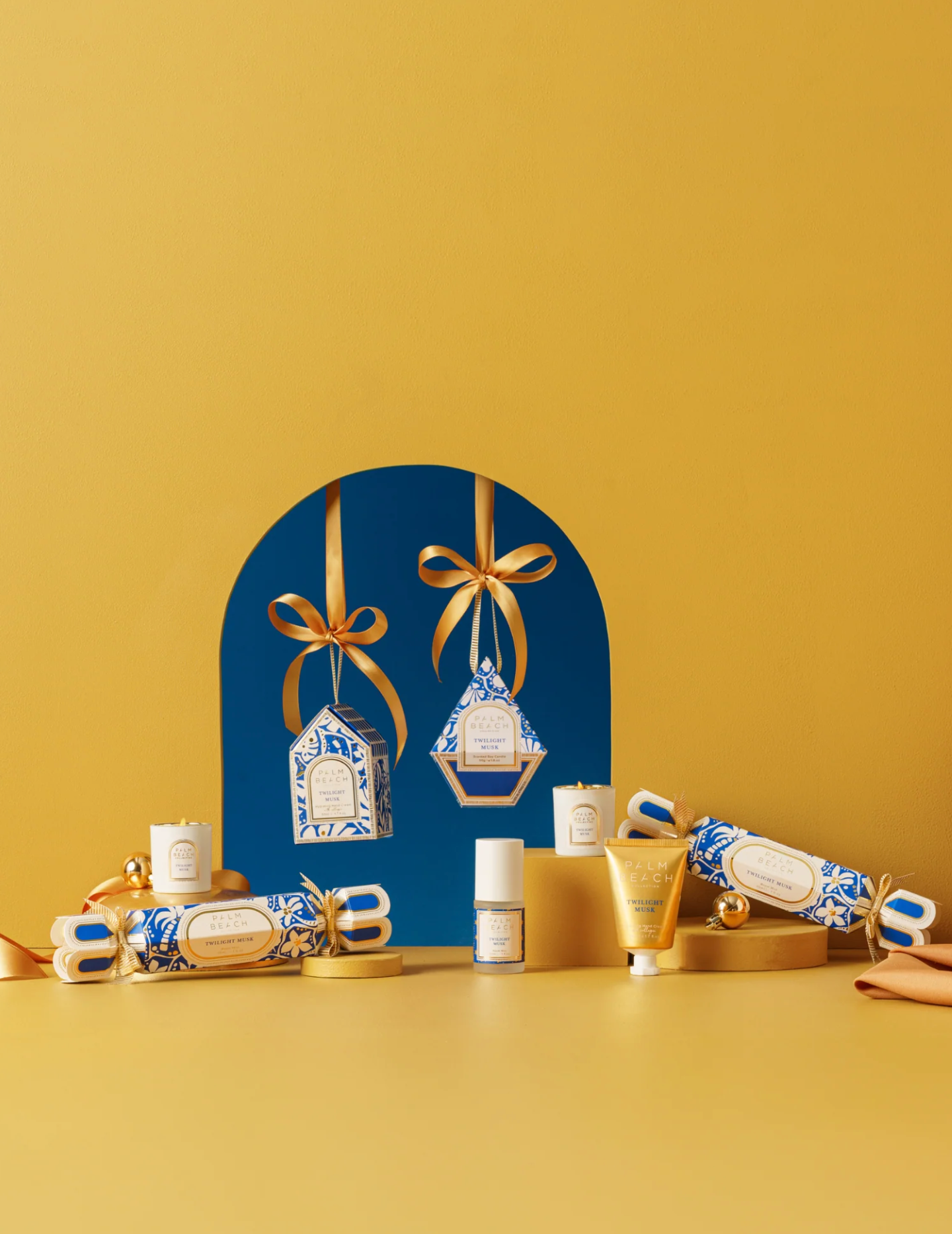 Palm Beach Collection Twilight Musk Hanging Bauble Candle 50g