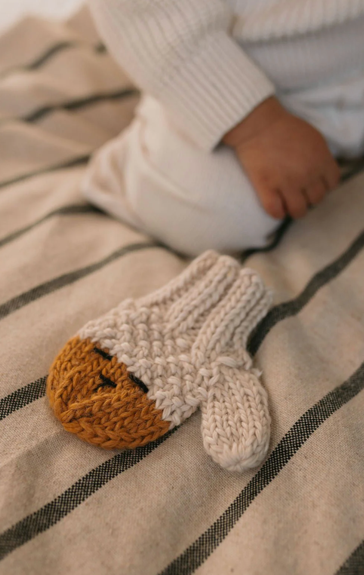 Acorn Kids Bear Mittens - Assorted